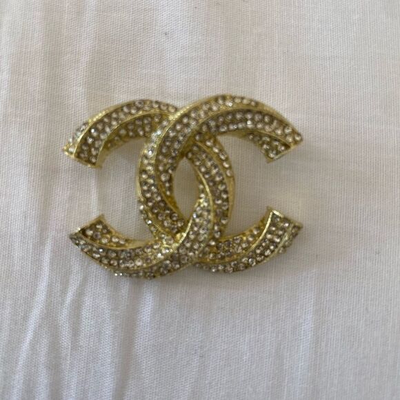 Classic Brooch - Picture 5 of 11